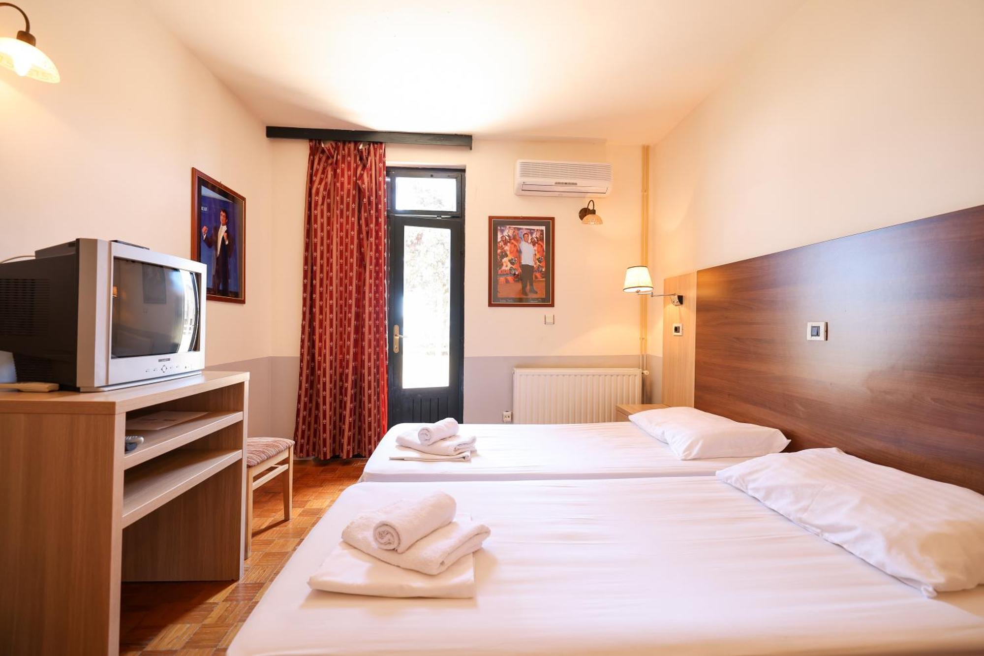 Tribalj Tribunia Beach Hotel מראה חיצוני תמונה