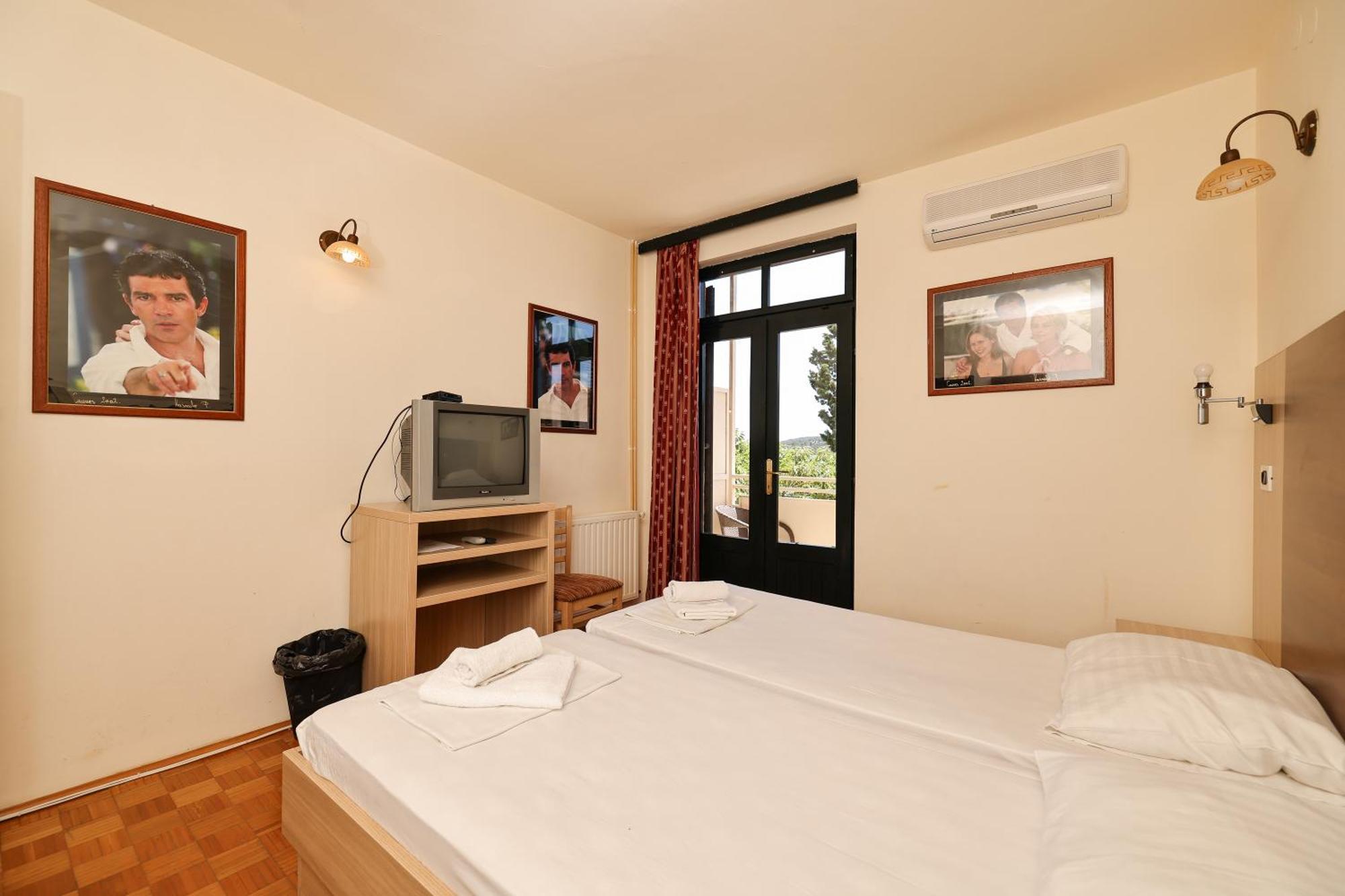Tribalj Tribunia Beach Hotel מראה חיצוני תמונה